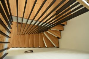 Metalltrepp, tammest astmetega