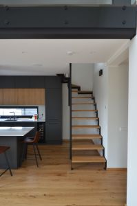 Metalltrepp, tammest astmetega