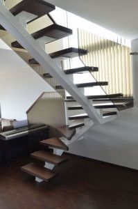 Ühetala metalltrepp.