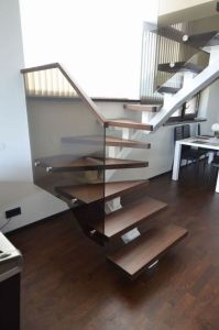 Ühetala metalltrepp.