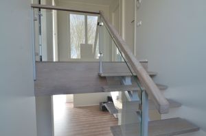 Metalltrepp, tammest astmetega