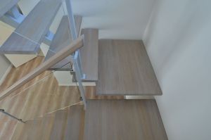 Metalltrepp, tammest astmetega