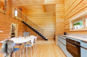 Sirge trepp 8 mm paksusest teraslehest kandekonstruktsiooniga