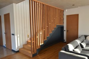 Platvormiga kinnine trepp