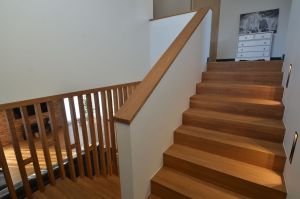 Metalltrepp tammest astmetega.