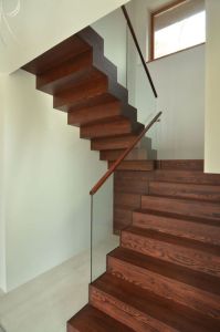 Platvormiga kinnine u-trepp