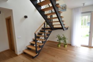 Platvormiga puittrepp