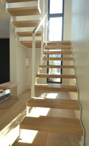 Metalltrepp, tammest astmetega