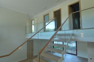 Metalltrepp, tammest astmetega.