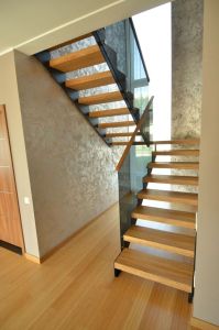 Platvormiga u-kujuline trepp, kandekonstruktsioon 8 mm teraslehest