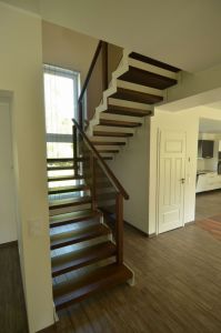 Metalltrepp, tammest astmetega