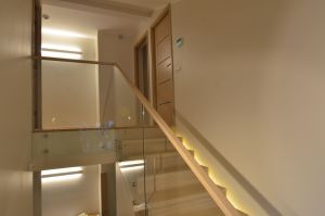 Tammest astmetega puitrepp