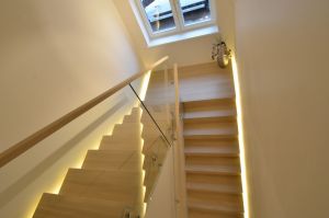 Tammest astmetega puitrepp