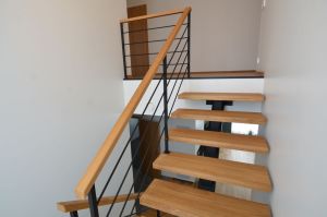 Metalltrepp, tammsest astmetega.