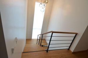 Metalltrepp, tammsest astmetega.