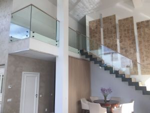 Metalltrepp tammest astmetega.