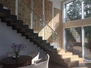 Metalltrepp tammest astmetega.