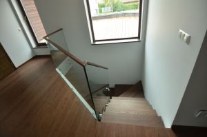 Pöördastmetega L-trepp