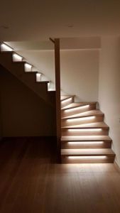 Põsepuud ristvineerist ja spoonitud tammespooniga, astmed ja varvaslauad tamme liimpuidust