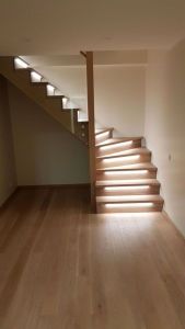 Tamme liimpuidust astmetega L-trepp