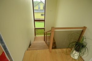 Põsepuud ristvineerist spoonitud tamme spooniga, astmed tamme liimpuidust