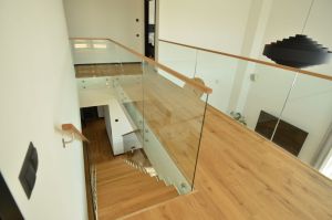 Metalltrepp tammest astmetega.