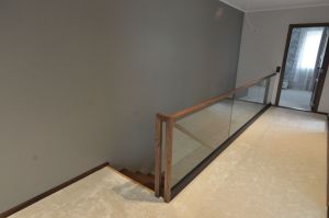 Metalltrepp tammest astmetega