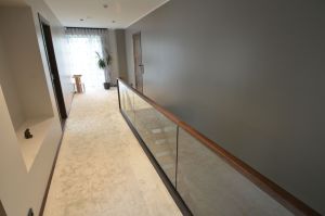 Metalltrepp tammest astmetega