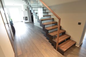 Sik-Sak terasprofiiliga sirge trepp