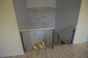 Ühetala trepp tammest astmetega.