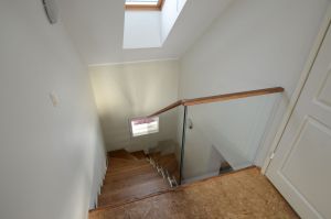 Metalltrepp, astmed tamme liimpuidust.