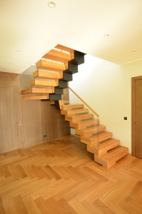 Teraskonstruktsiooniga trepp.