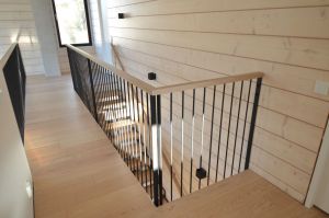 Metalltrepp tammest astmetega.