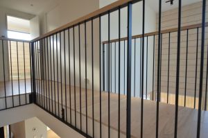 Metalltrepp tammest astmetega.