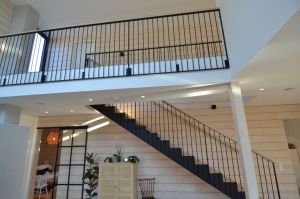 Teraslehest kandekonstruktsioon ja astmed 85 mm paksusest tamme liimpuidust