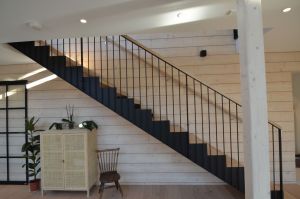 Metalltrepp tammest astmetega.