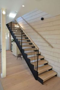 Metalltrepp tammest astmetega.