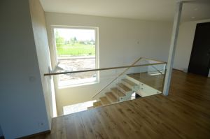 Metalltrepp, tammest astmetega.