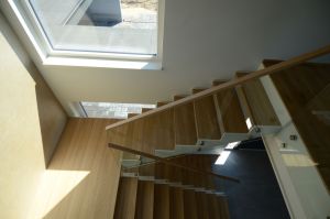 Metalltrepp, tammest astmetega.