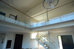 Metalltrepp, tammest astmetega.