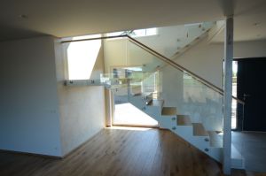 Metalltrepp, tammest astmetega.