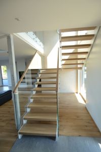 Metalltrepp, tammest astmetega.