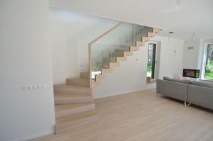 Teraslehest kandekonstruktsiooniga trepp