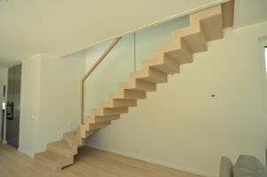 Teraslehest kandekonstruktsiooniga trepp