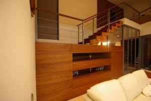 Trepi konstruktsiooniks 140x10 mm siksak metall leht kaetud ristvineeri ja pähklispooniga