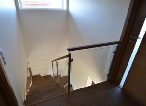 Metalltrepp tammest astmetega