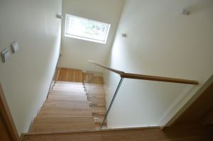 Metalltrepp, tammest astmetega.