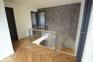 Metalltrepp, tammest astmetega.