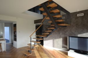 Metalltrepp, tammest astmetega.