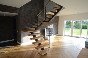 Ühetala u-trepp, tala 100x150 mm, astmed 57 mm paksusest tamme liimpuidust